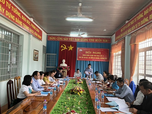 Chiều Ngày 28/10/2022 Ban Thường Trực Ủy Ban Măt Trận Tổ Quốc Việt Nam Huyện Krông Pắc Đả Tổ Chức Hội Nghị Giao Ban Cụm Thi Đua Số 4 Gồm Các Xã Eakly - Krông Buk - Vụ Bổn - Ea Kuăng Tại Xã EaKly.